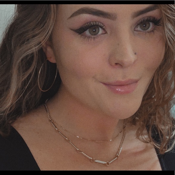 Meet your Posher, Olivia - Picture 1 of 1